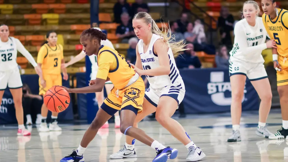 WBB Review: Late Kansas City Surge Sinks Utah State In Opener